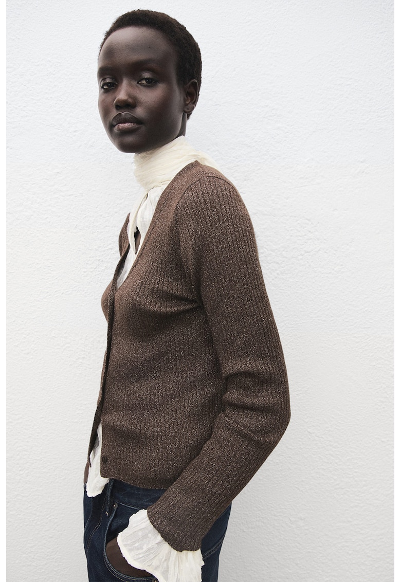 Cardigan tricotat cu decolteu in V