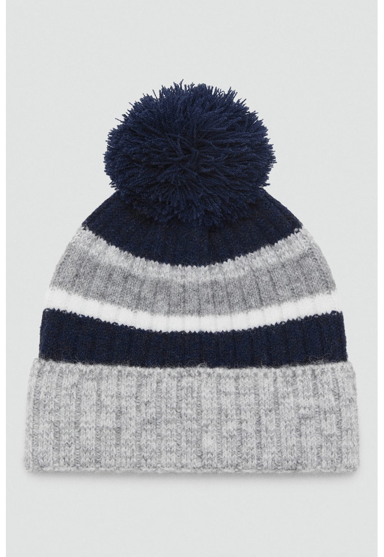 Caciula tricotata cu ciucure