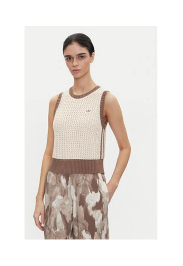 Tricou fara maneci cu aspect brodat