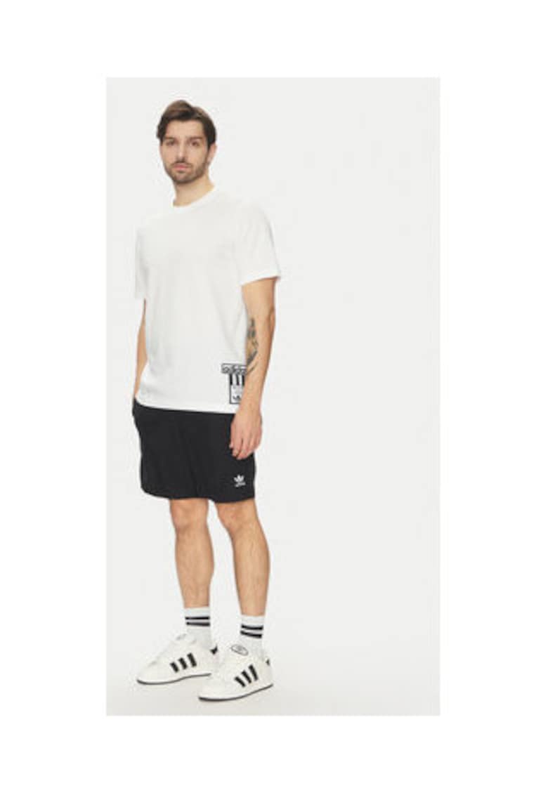 Tricou cu decolteu la baza gatului