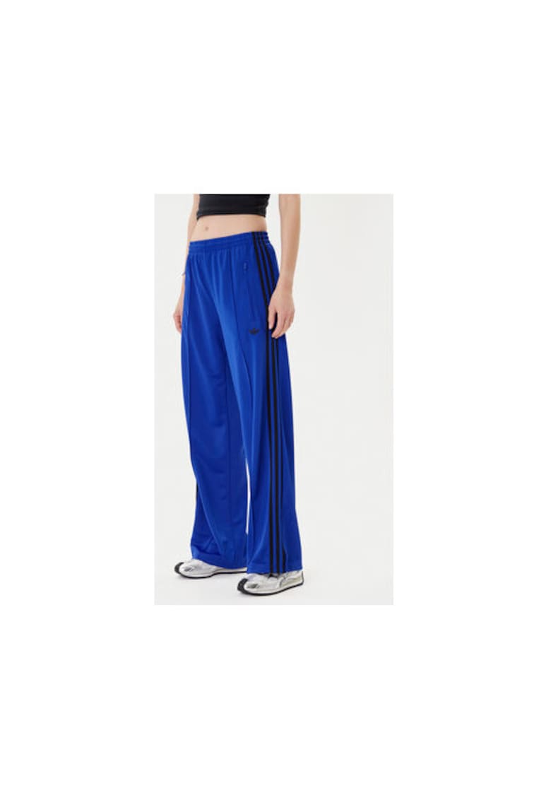 Pantaloni de trening din poliester cu croiala ampla Pantaloni de trening din poliester cu croiala ampla