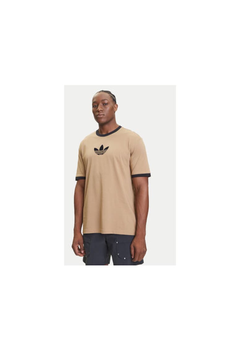 Tricou lejer cu detalii contrastante