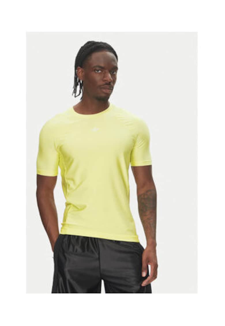 Tricou slim fit cu decolteu la baza gatului