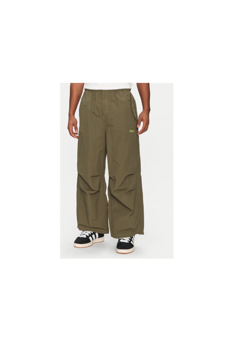 Pantaloni cu croiala ampla si talie elastica