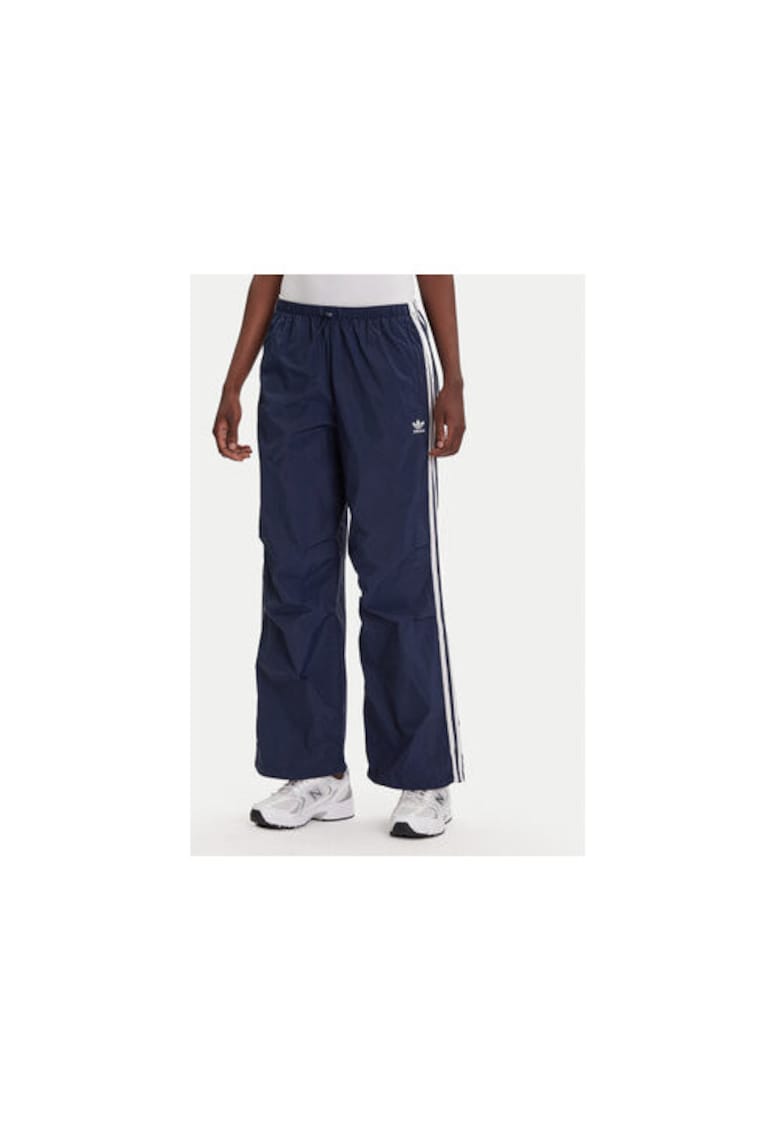 Pantaloni de trening din amestec de poliamida cu snur in talie si logo discret Pantaloni de trening din amestec de poliamida cu snur in talie si logo discret