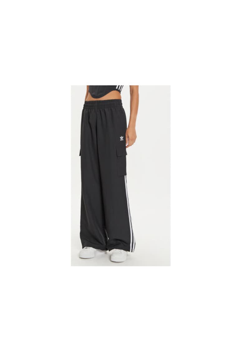 Pantaloni de trening cu croiala ampla si buzunare laterale
