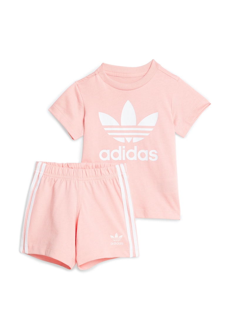 Trening cu tricou si pantaloni scurti