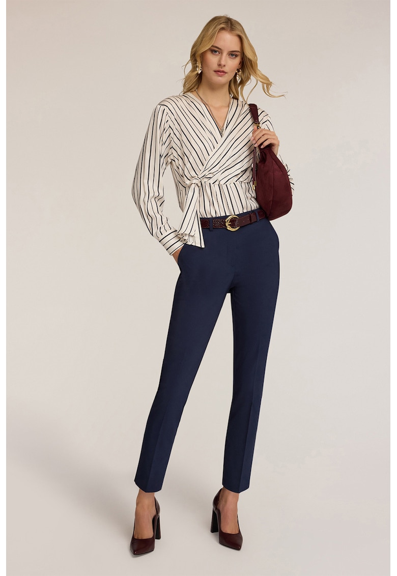 Pantaloni cu croiala conica si buzunare oblice - Bleumarin