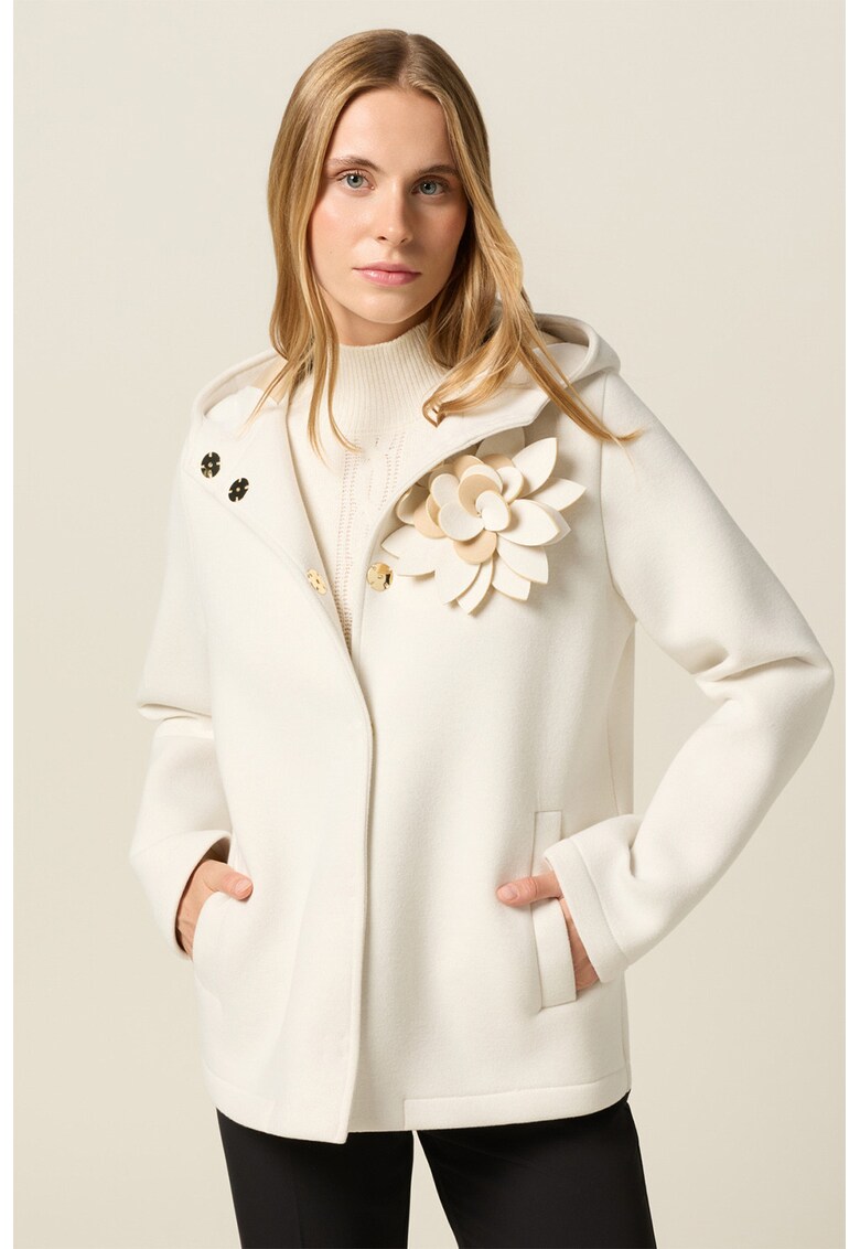 Palton cu aplicatie florara 3D si gluga