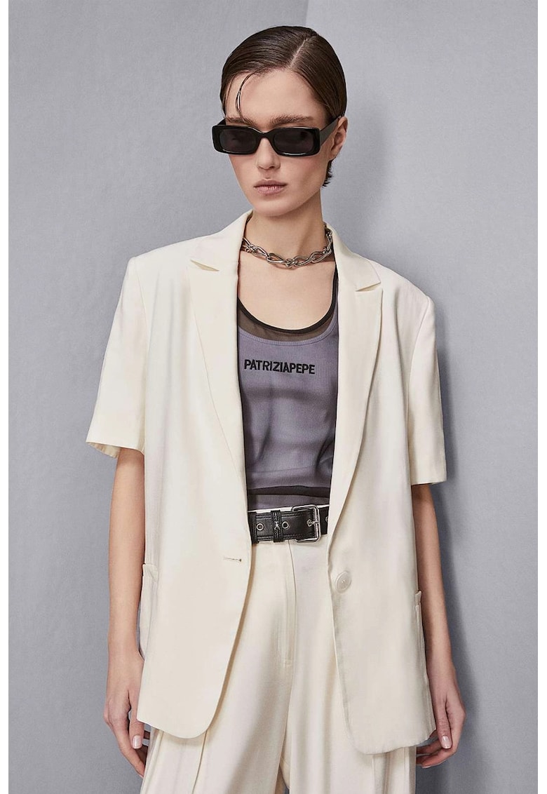 Sacou cu mânecă scurtă cu închidere la un singur rând de nasturi