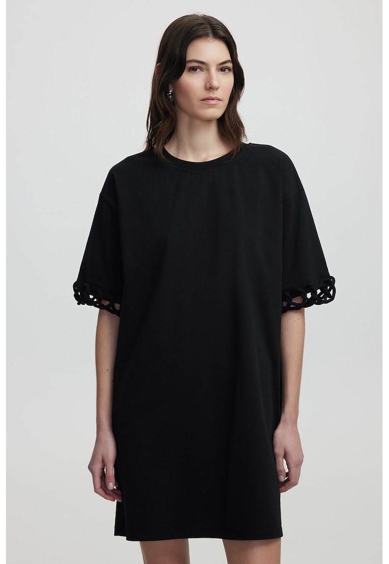 Rochie-tricou scurt cu decolteu la baza gatului