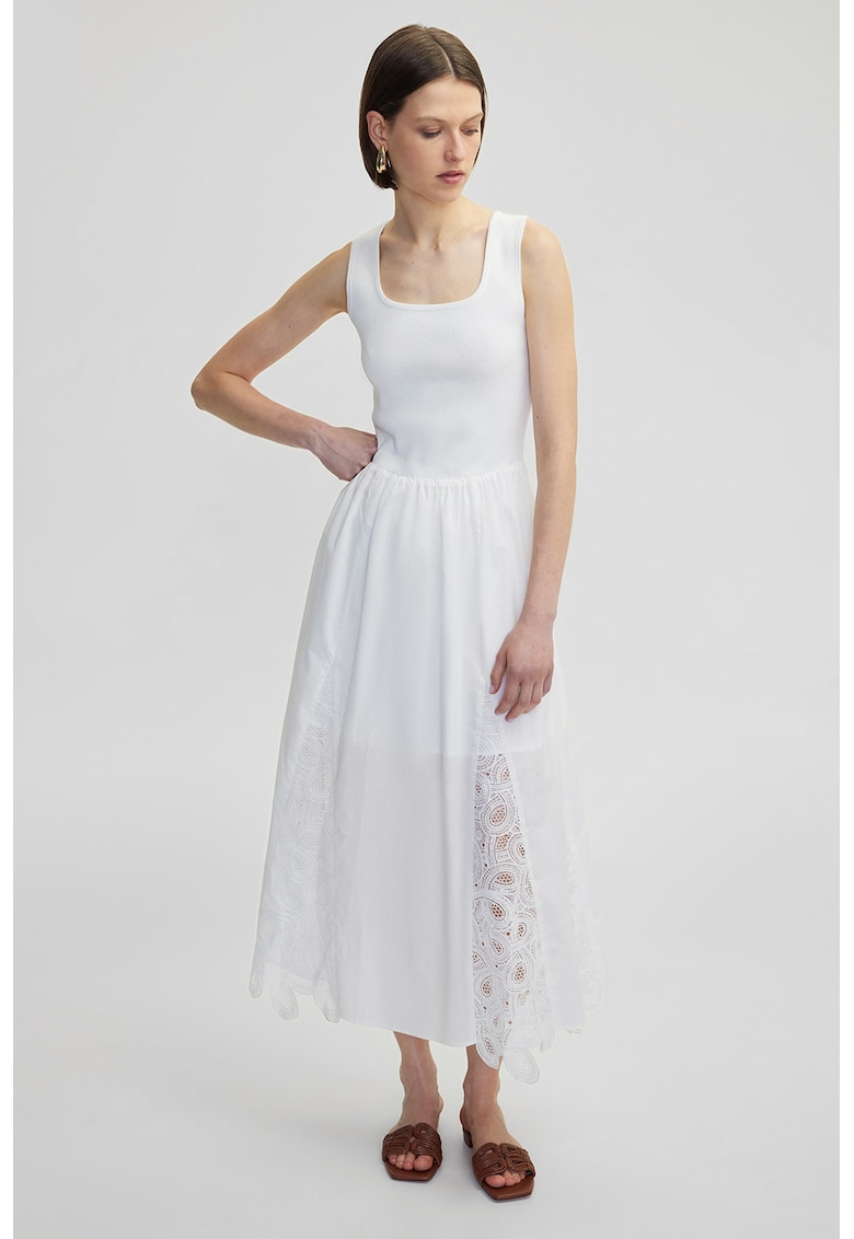 Rochie evazata cu garnituri cu broderie