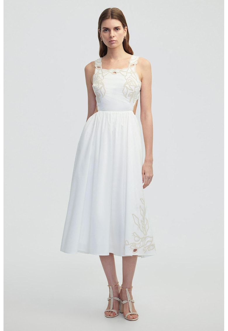 Rochie evazata cu broderie si decupaj pe spate