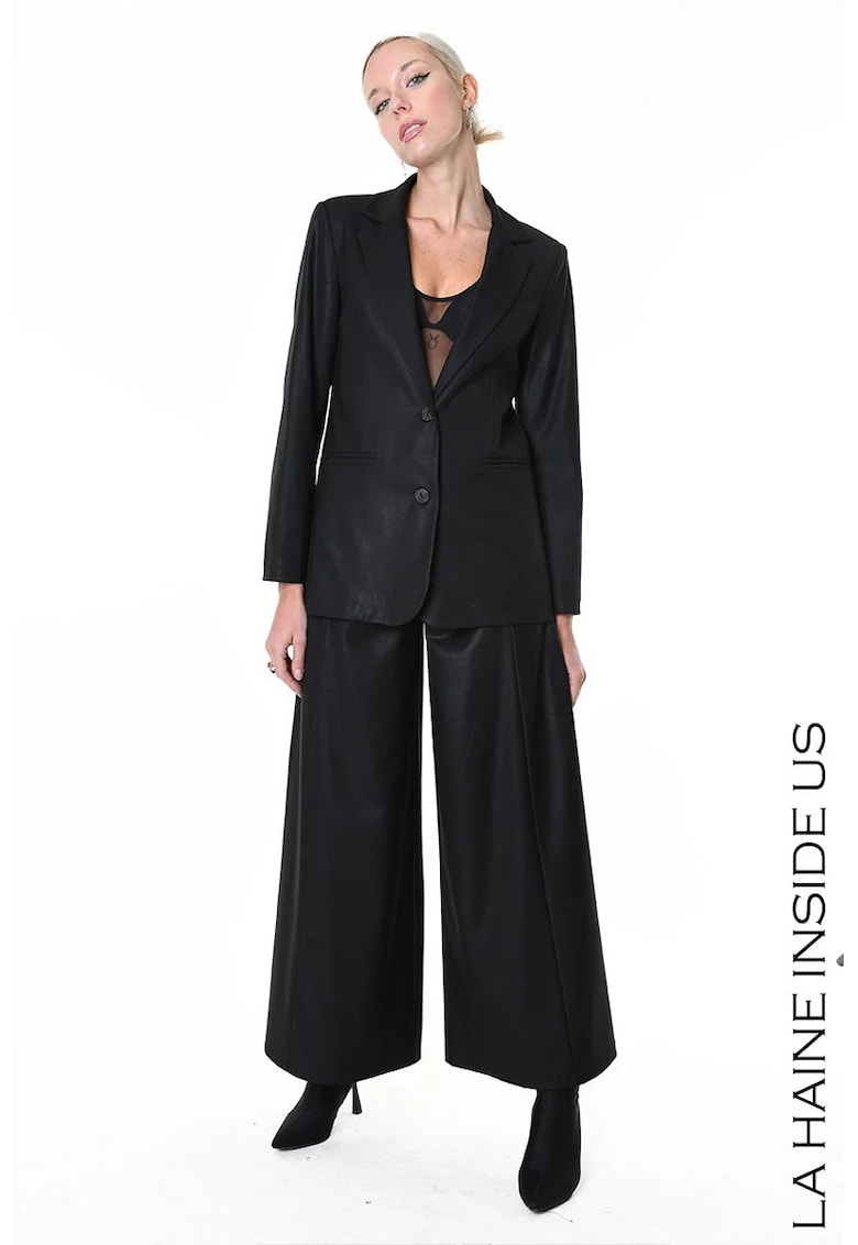 Sacou cu buzunare frontale si inchidere prin nasturi