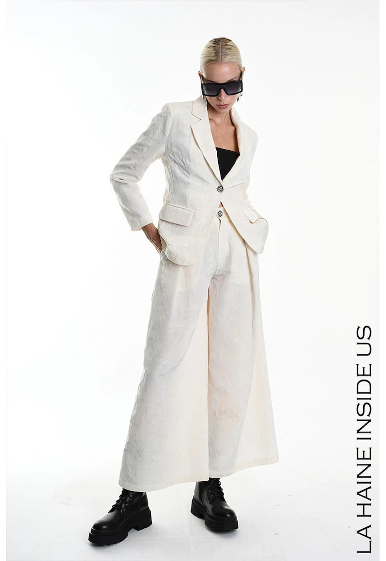 Sacou cambrat cu inchidere la un singur nasture Sacou cambrat cu inchidere la un singur nasture