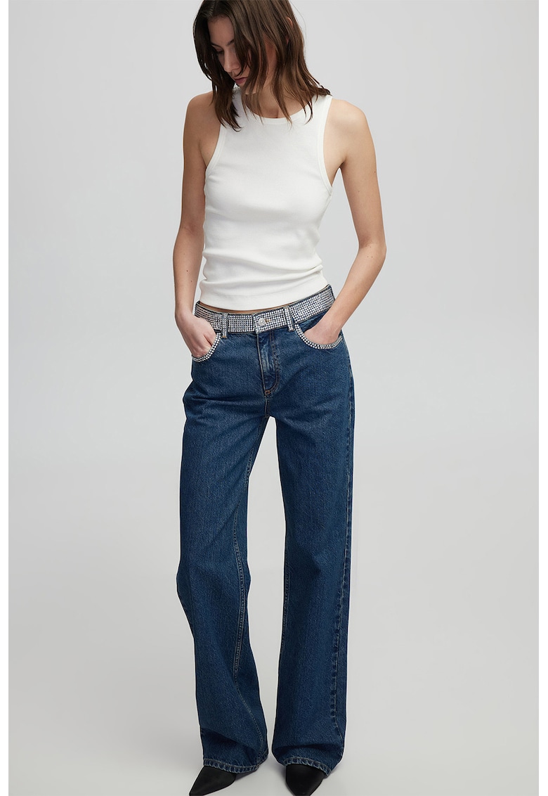 Blugi drepti cu aplicatii din strasuri Blugi drepti cu aplicatii din strasuri