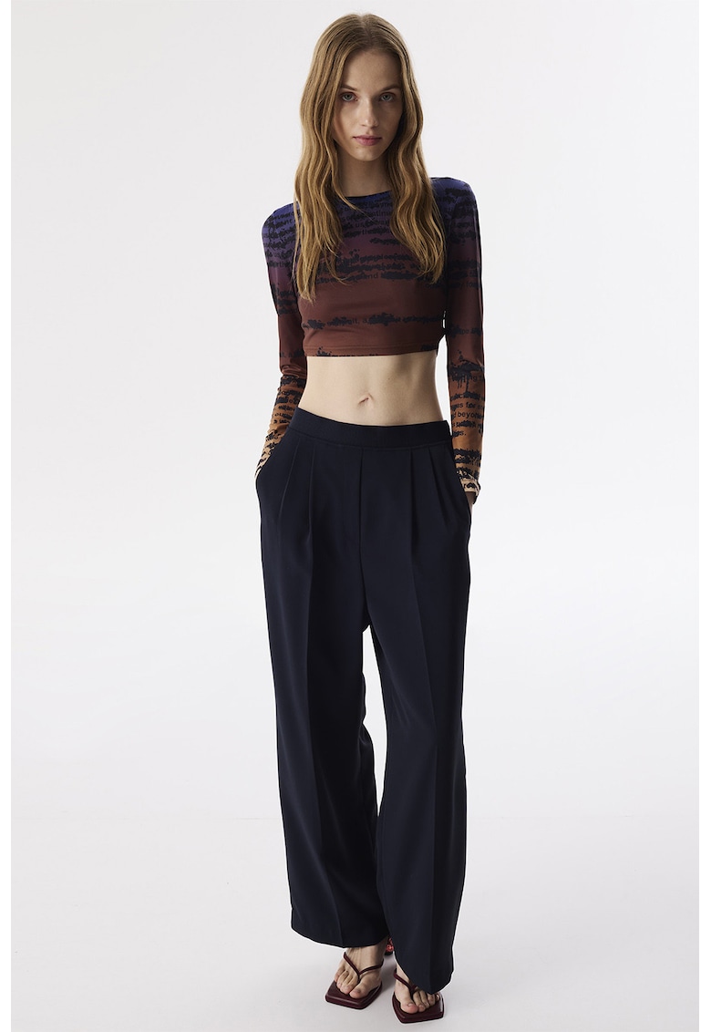 Pantaloni cu pliuri si croiala ampla