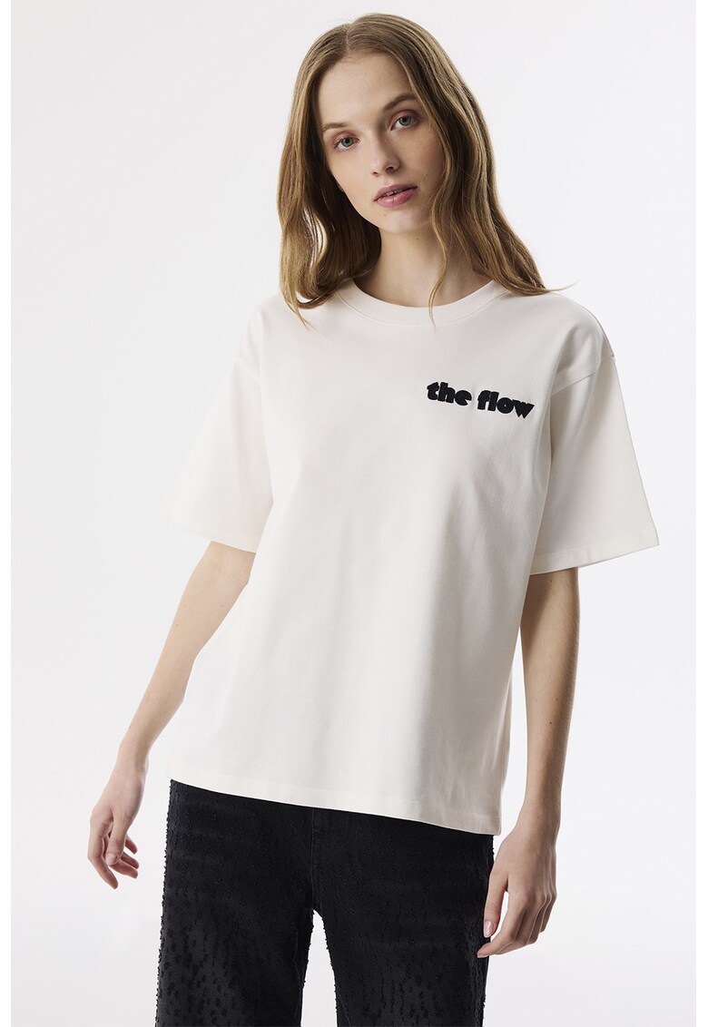 Tricou din bumbac cu decolteu la baza gatului si aplicatie text - Alb