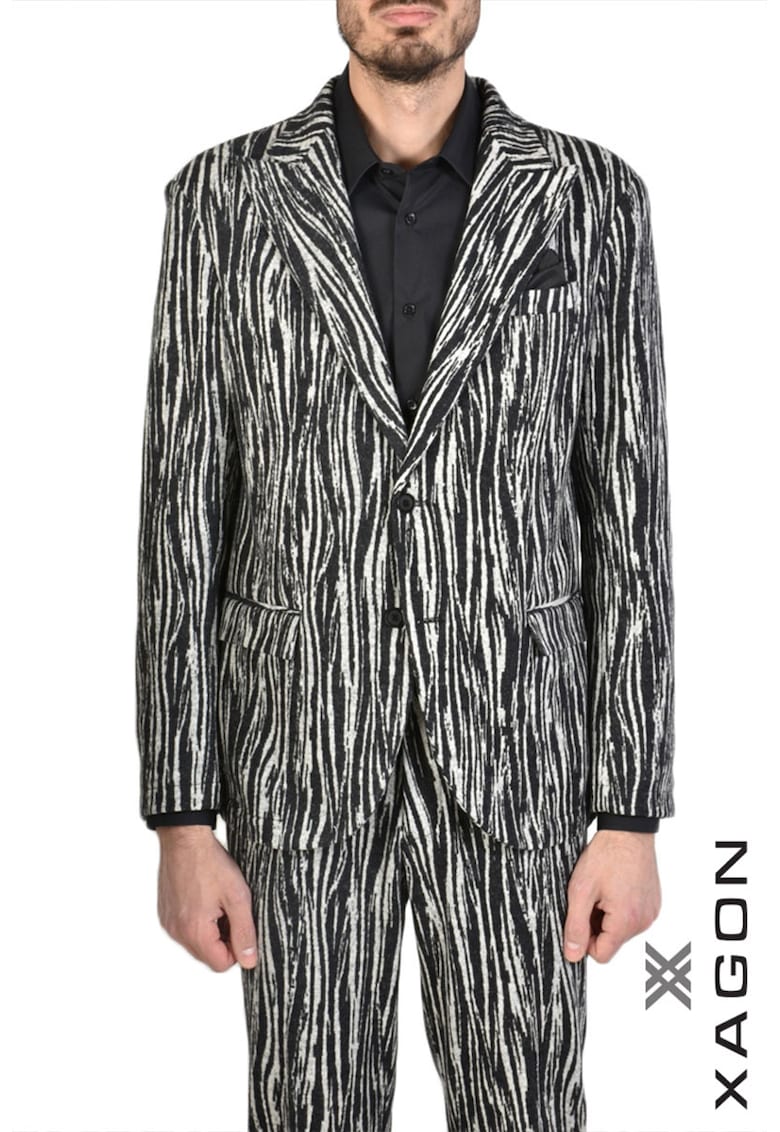 Sacou cu croiala dreapta cu dungi de zebra si cu nasture in fata