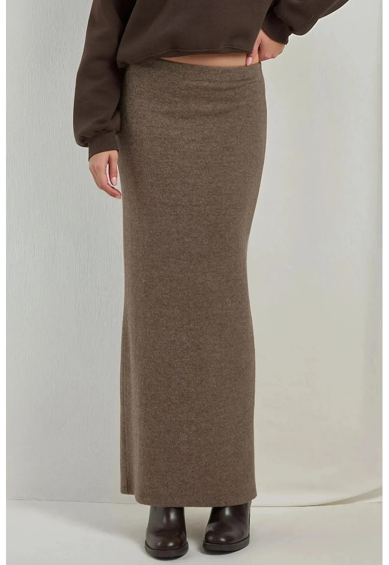 Fusta midi - texturata - cu talie elastica - crapatura pe o parte - maro - tricot