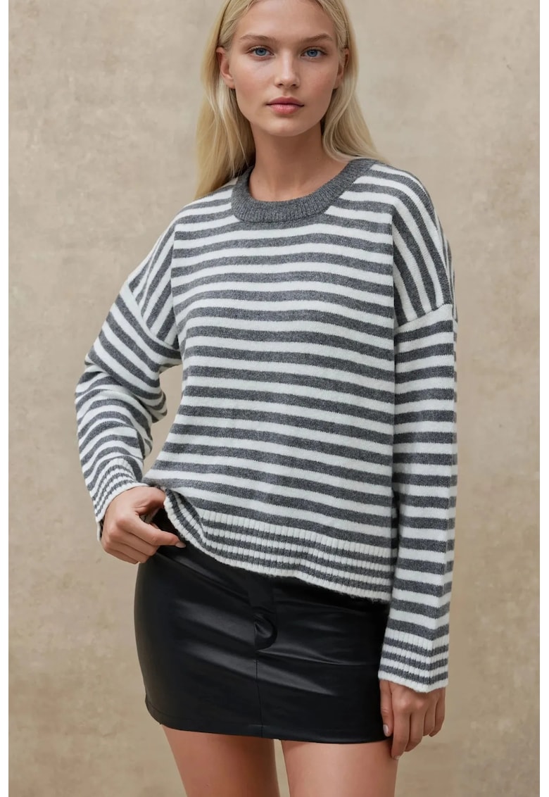 Pulover dama  supradimensionat cu guler rotund - dungi - moale la atingere - alb gri - tricot