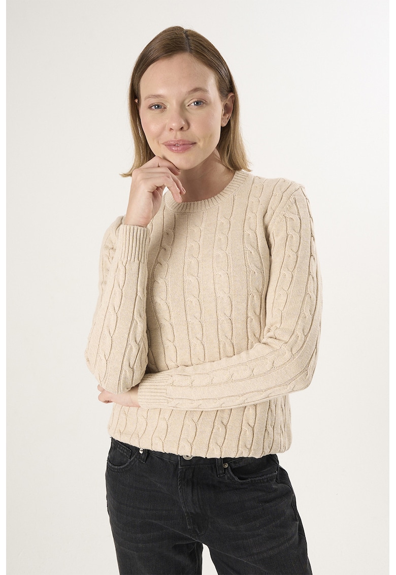 Pulover cu design torsade si decolteu la baza gatului