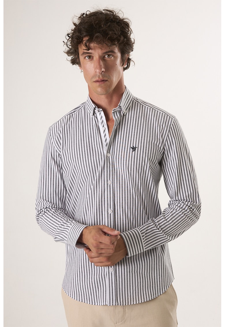 Camasa cu guler fixat cu nasturi si dungi