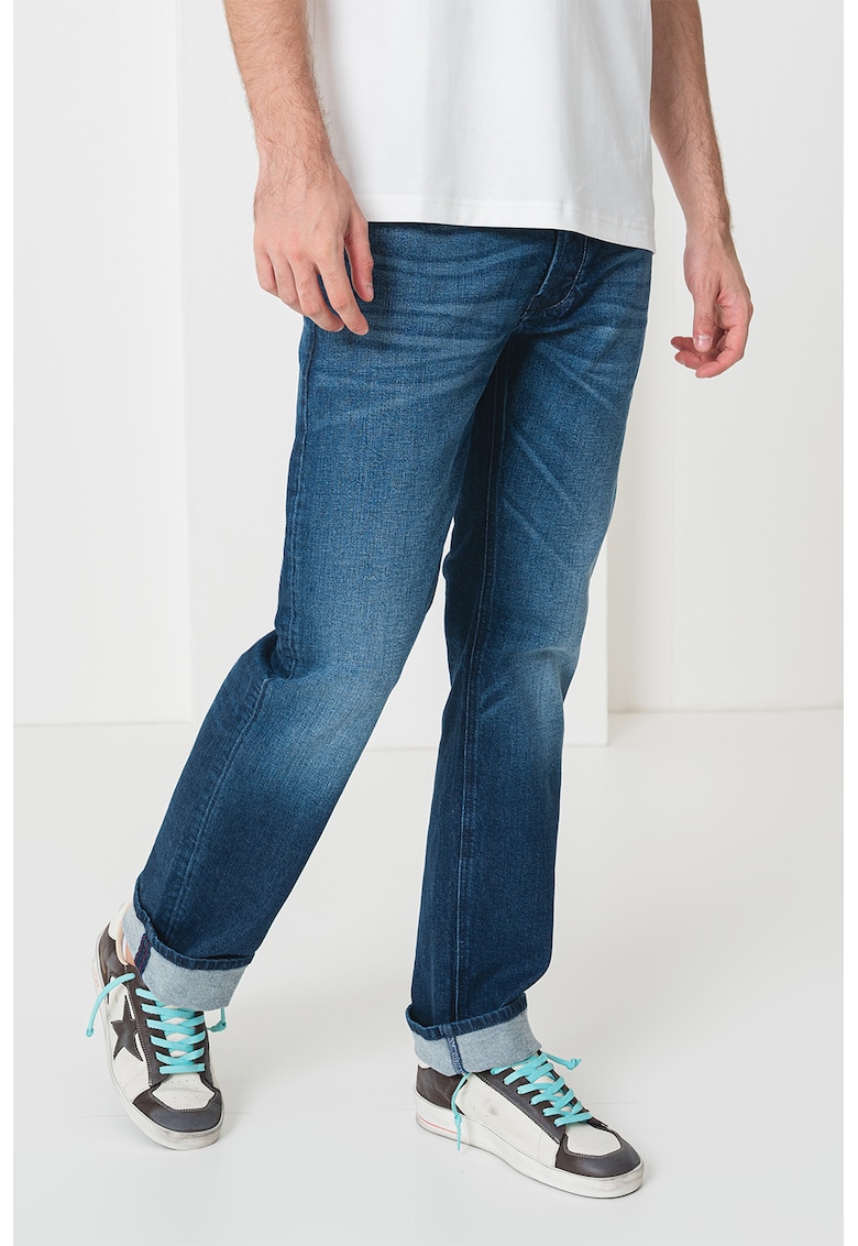 Blugi drepti cu nasturi