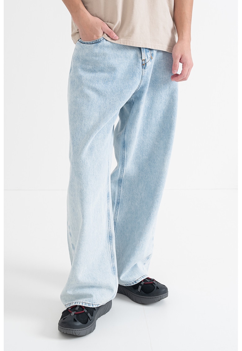 Blugi lejeri cu talie medie