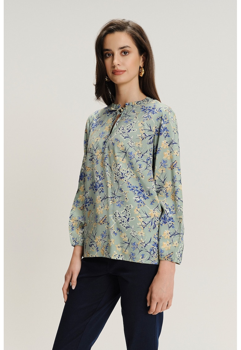 Bluza-tunica cu decolteu la baza gatului