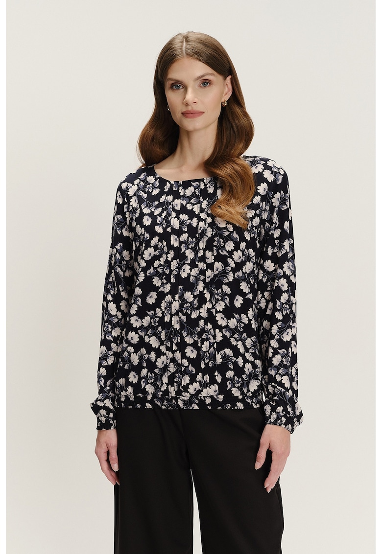 Bluza cu decolteu rotund si model