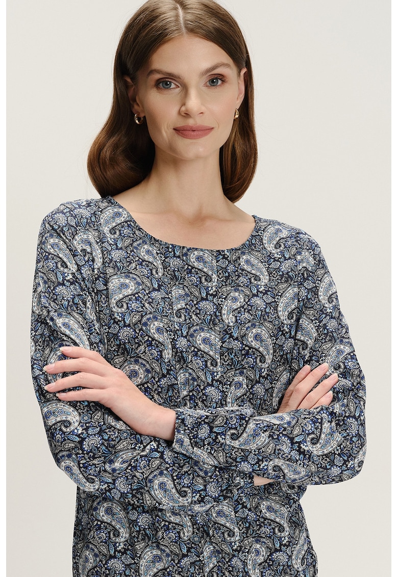 Bluza cu decolteu rotund si model