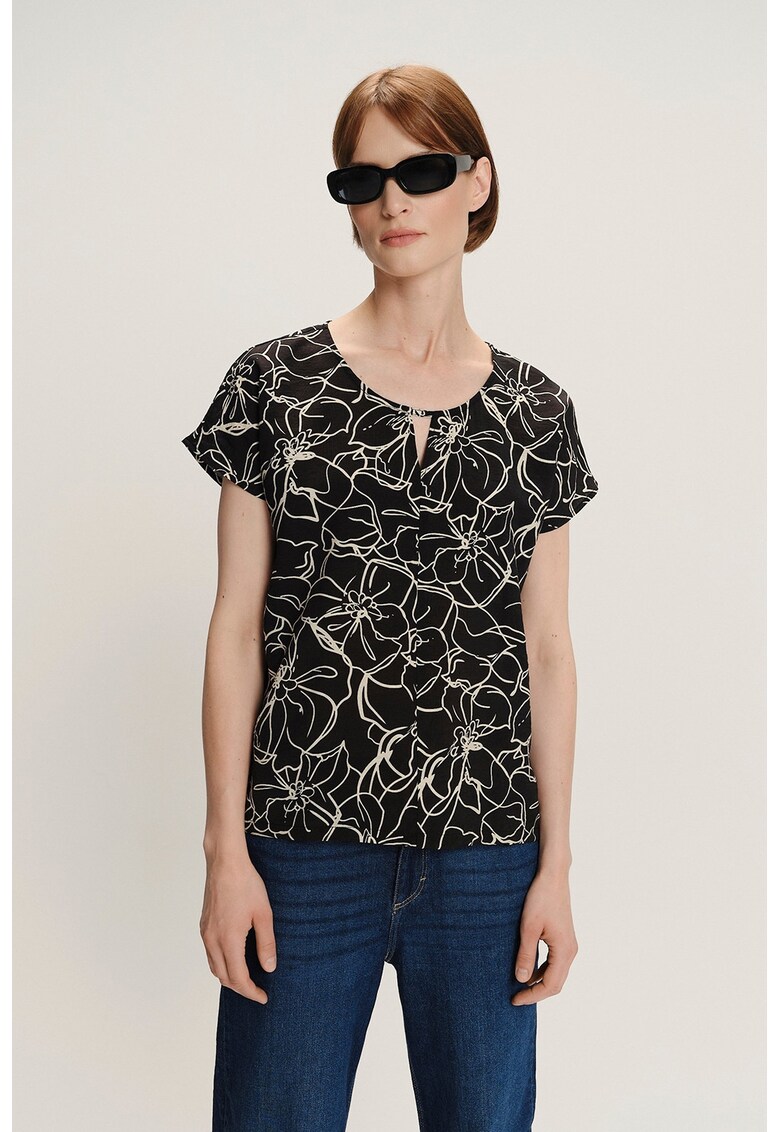 Bluza cu maneci scurte si model