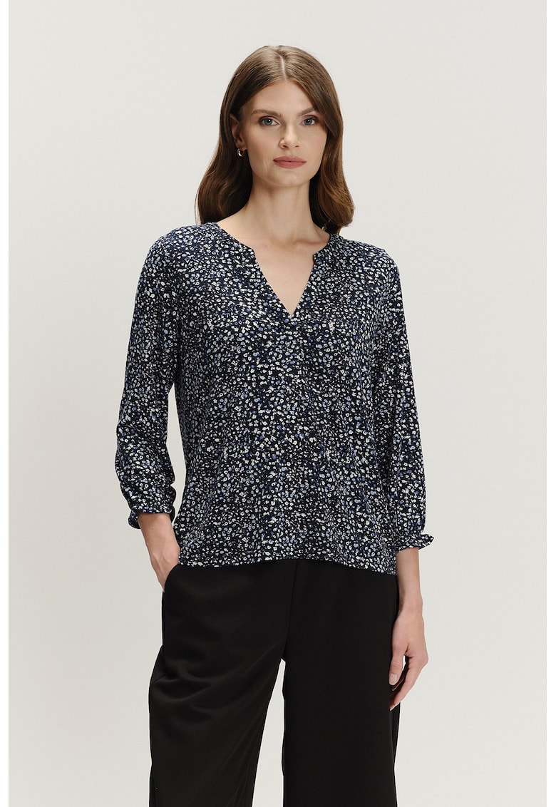 Bluza cu maneci trei sferturi si model