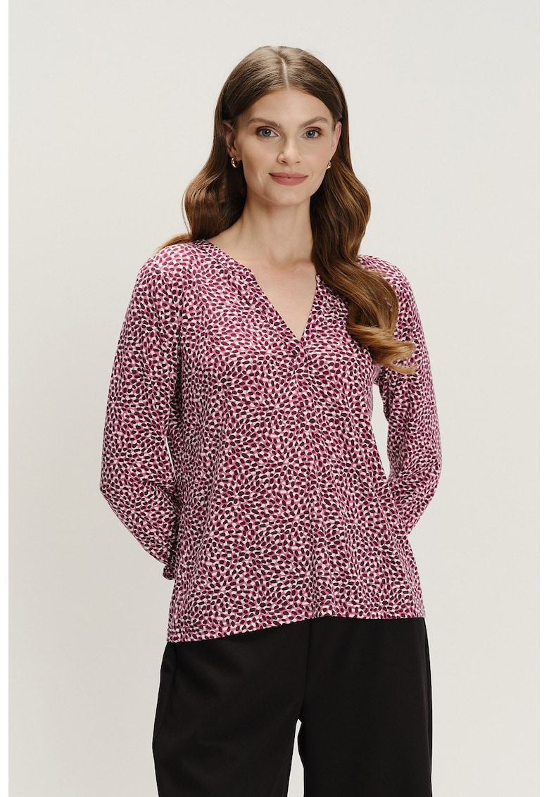 Bluza cu maneci trei sferturi si model