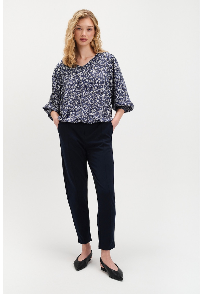 Bluza cu model floral si maneci trei sferturi