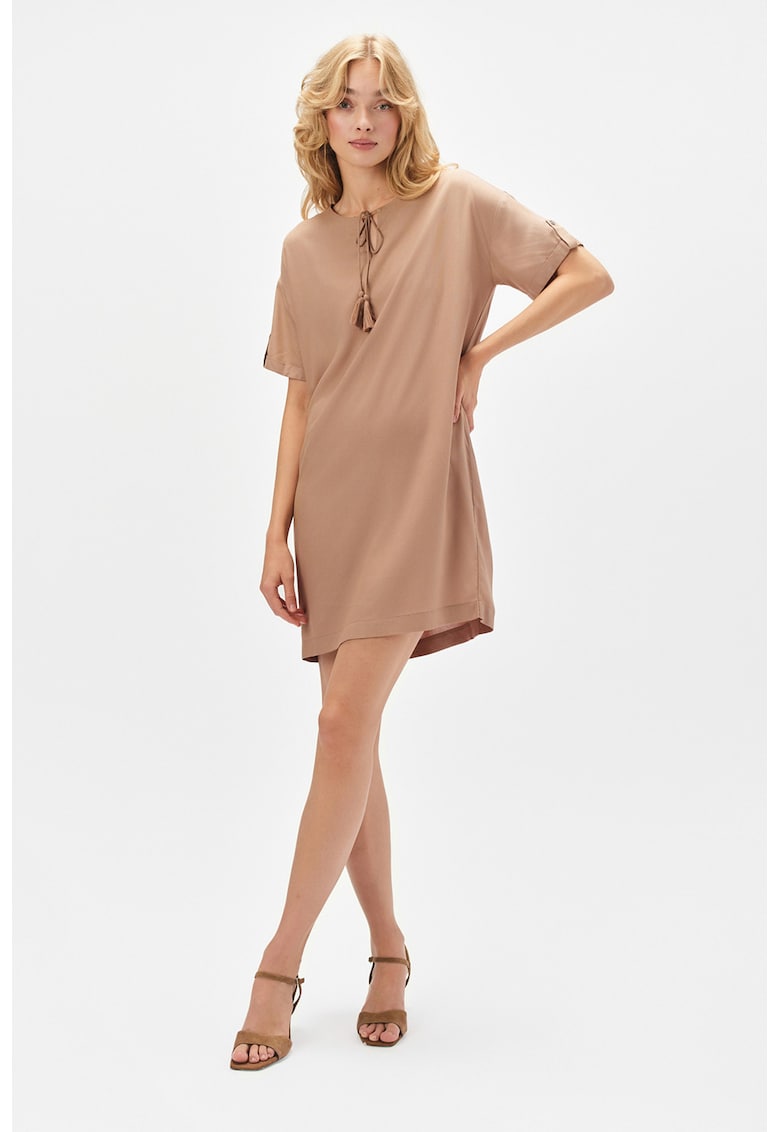 Rochie midi dreapta cu decupaj in V