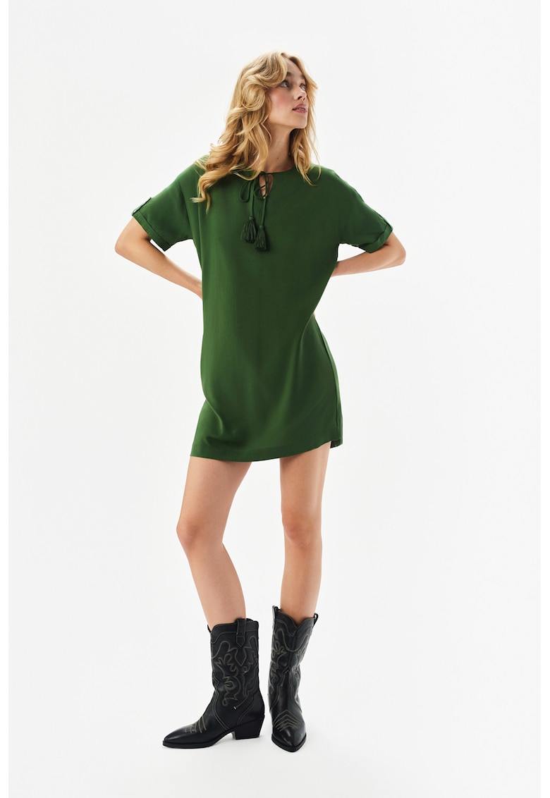 Rochie midi dreapta cu decupaj in V