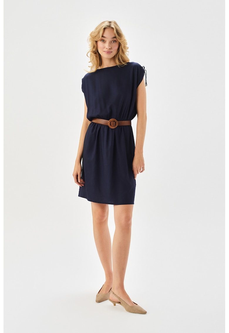 Rochie evazata cu o curea