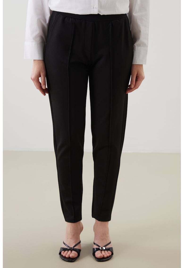 Pantaloni crop cu buzunare laterale si talie elastica