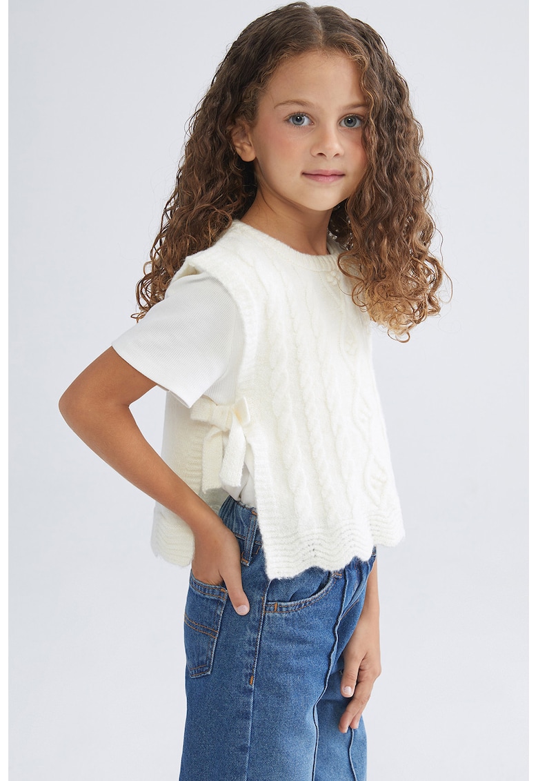 Vesta cu model torsade si snururi laterale