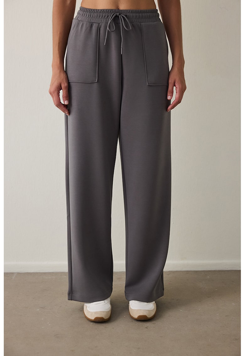 Pantaloni de trening cu croiala ampla - din amestec de modal