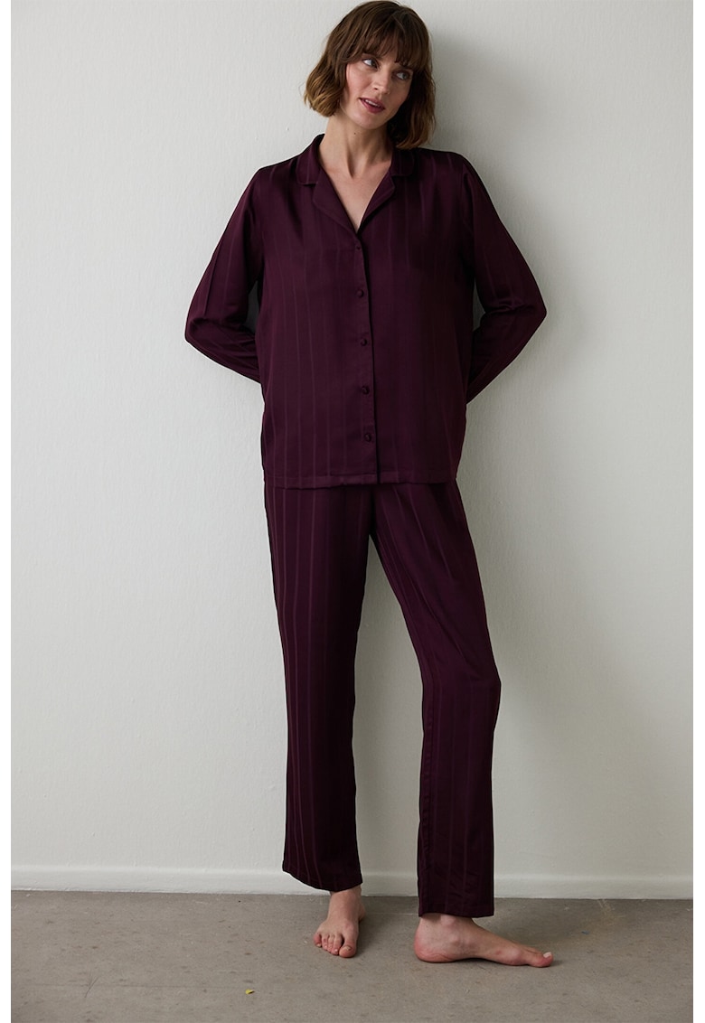 Pijama cu decolteu in V si model uni