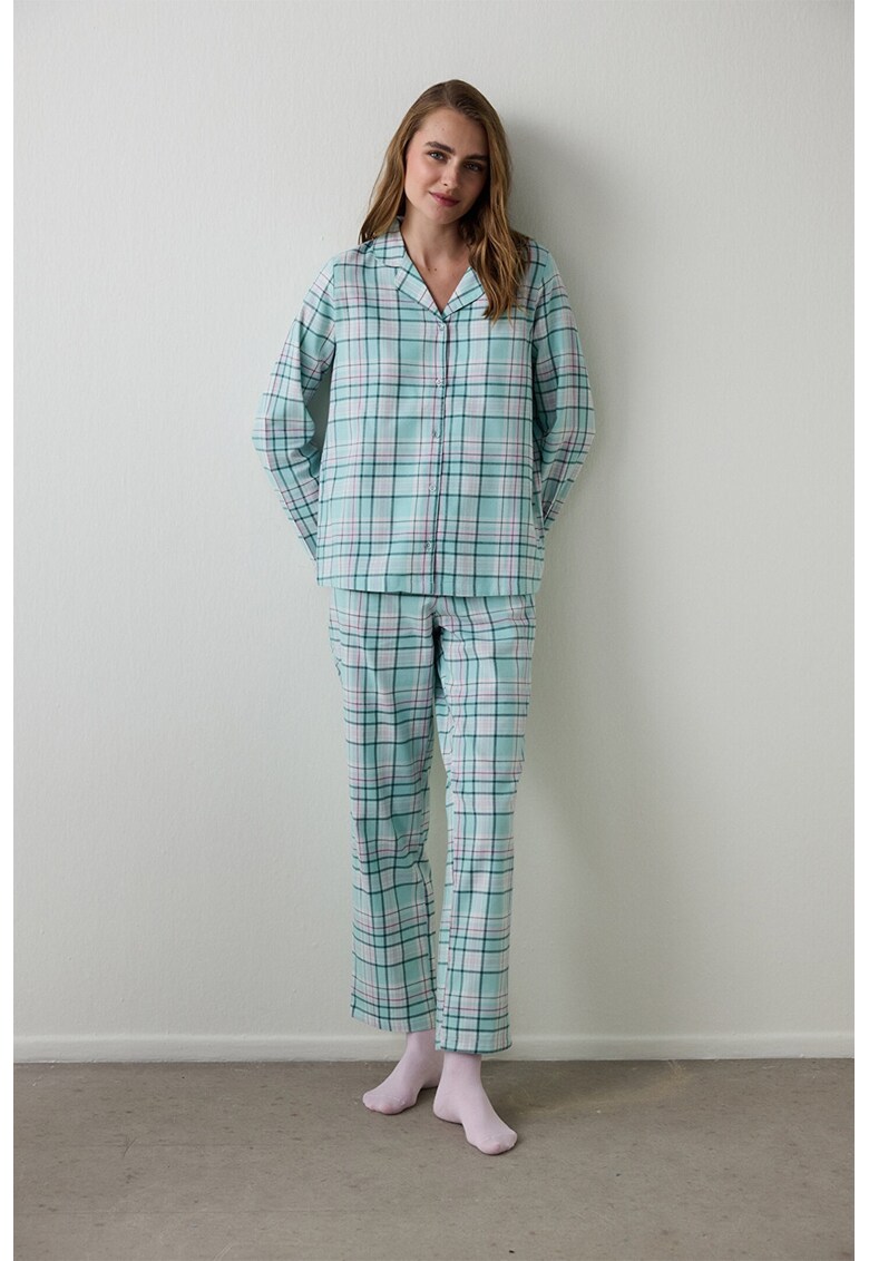 Pijama din bumbac cu nasturi si model in carouri