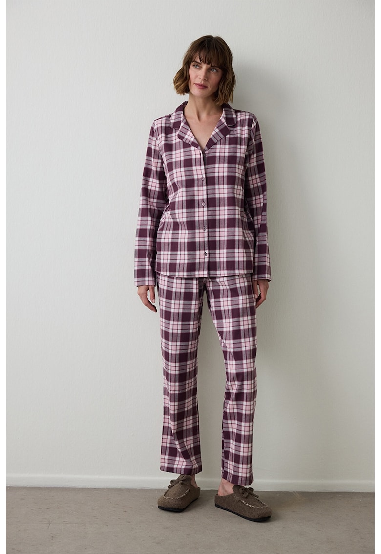 Pijama din bumbac cu nasturi si model in carouri