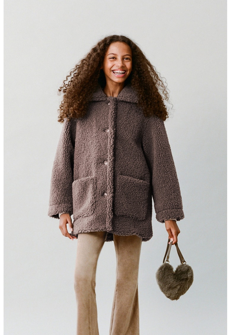 Palton din material teddy cu buzunare aplicate