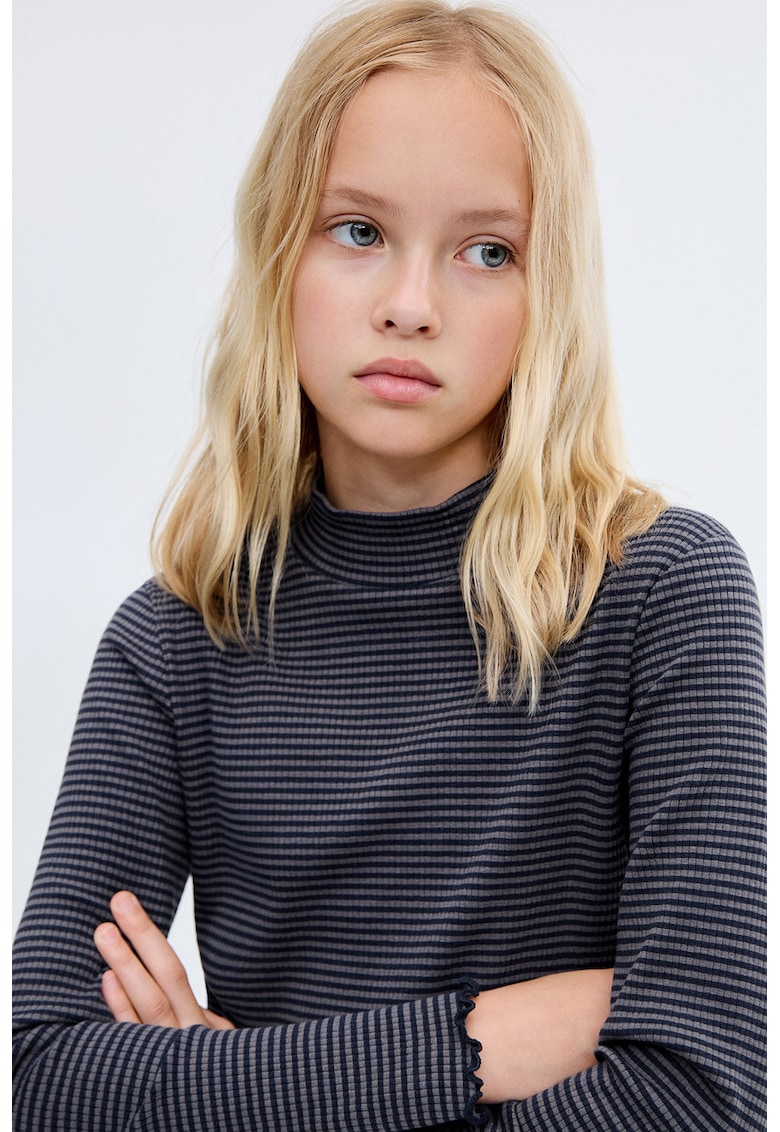 Bluza cu model in dungi si terminatii valurite