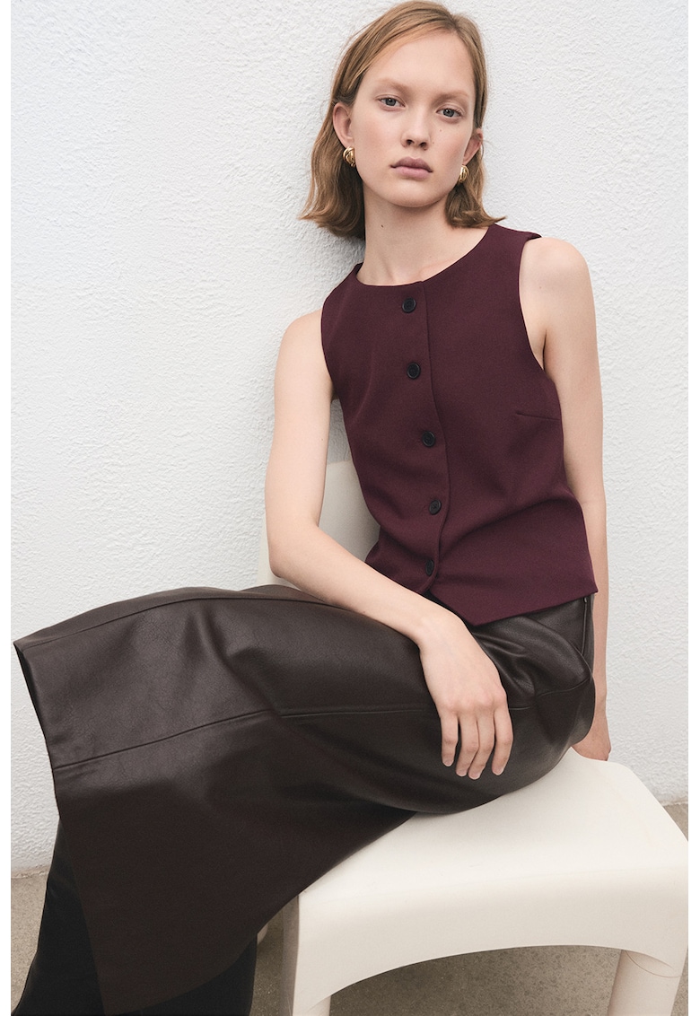 Vesta eleganta cu croiala dreapta si nasturi