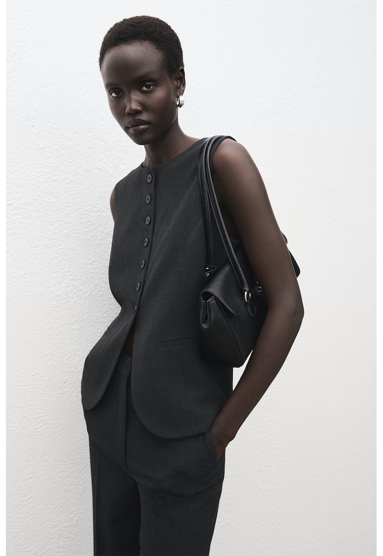 Vesta cu model uni si nasturi