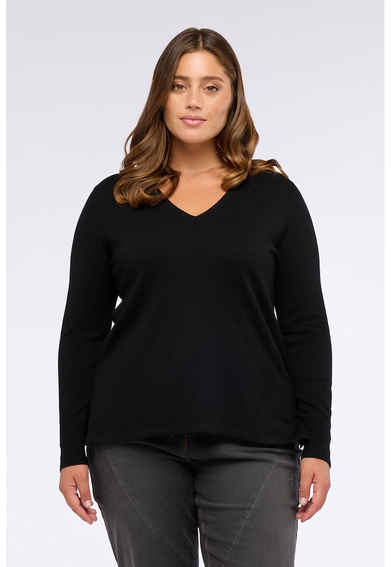 Pulover cu decolteu in V si slituri laterale la terminatie